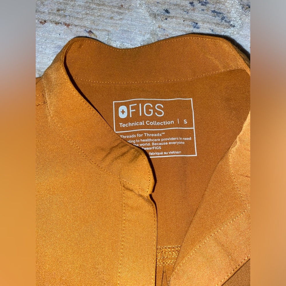 FIGS Atlantic Fall Top Small & Bottom Medium - Picture 4 of 4